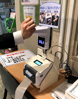 会場入口に設置される「TEMPOK HAND」